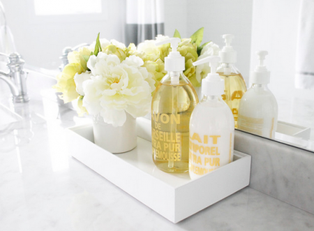 use trays to organize toiletries in spa bath design