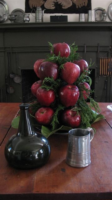 Colonial Christmas decor with apples