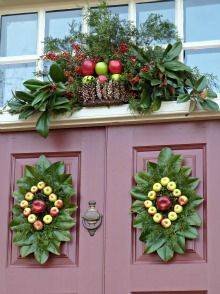 Tidewater Virginia Colonial Christmas decor