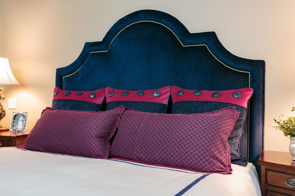 navy and magenta bed